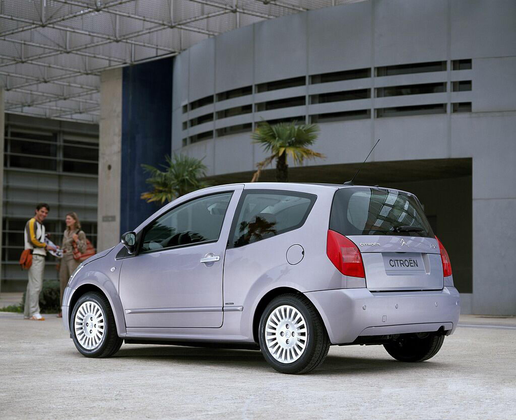 Citroen C2 2004 003.jpg
